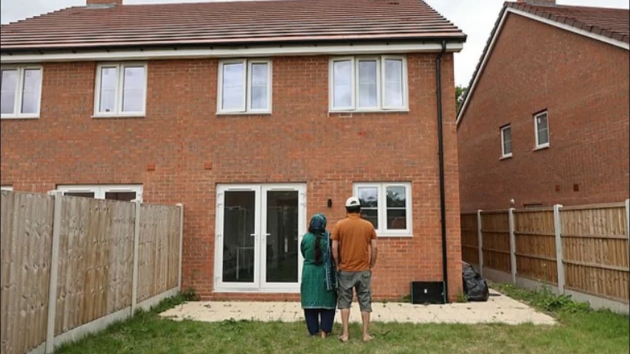 ‘Unbelievable’: Asylum seeker family complains about new-build home in UK