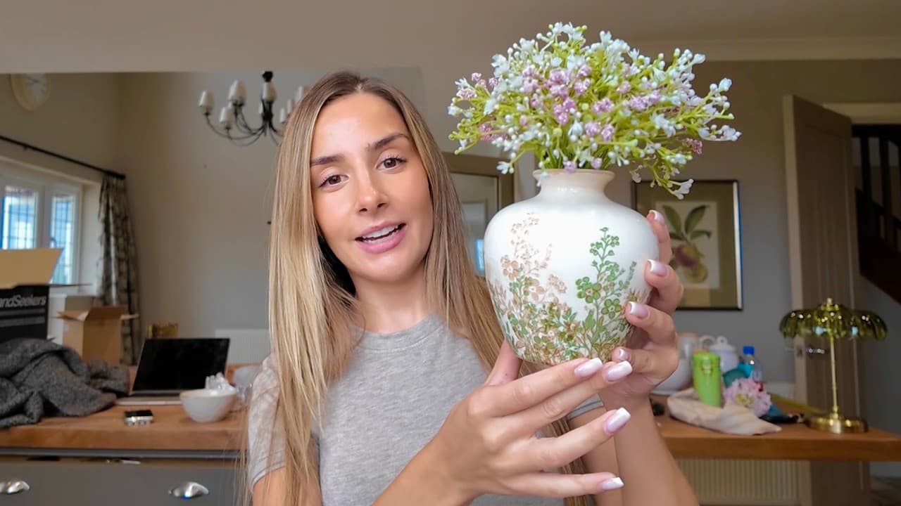 weekly vlog: decorating the house, charity shopping
