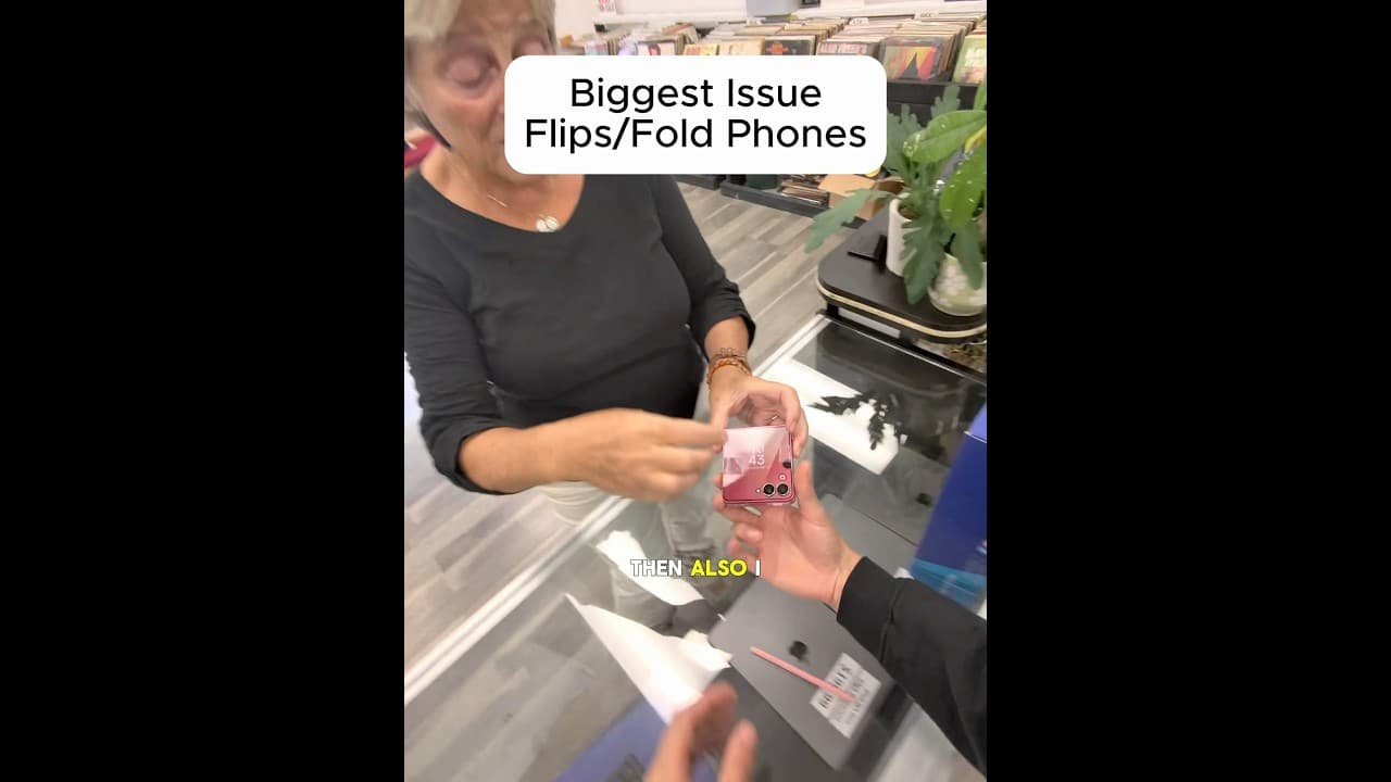 BIGGEST ISSUE FLIPS/FOLD PHONES!!! #smartphone #problemfix #brokenfix #screenbreak #techtok