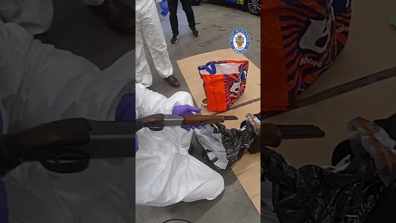 WATCH: Gunmen arrested after four weapons seized from car