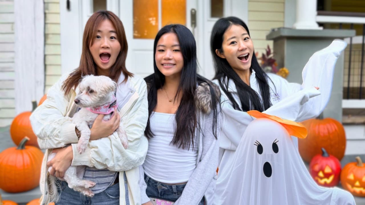 DECORATING OUR HOUSE FOR HALLOWEEN!! *VLOG*
